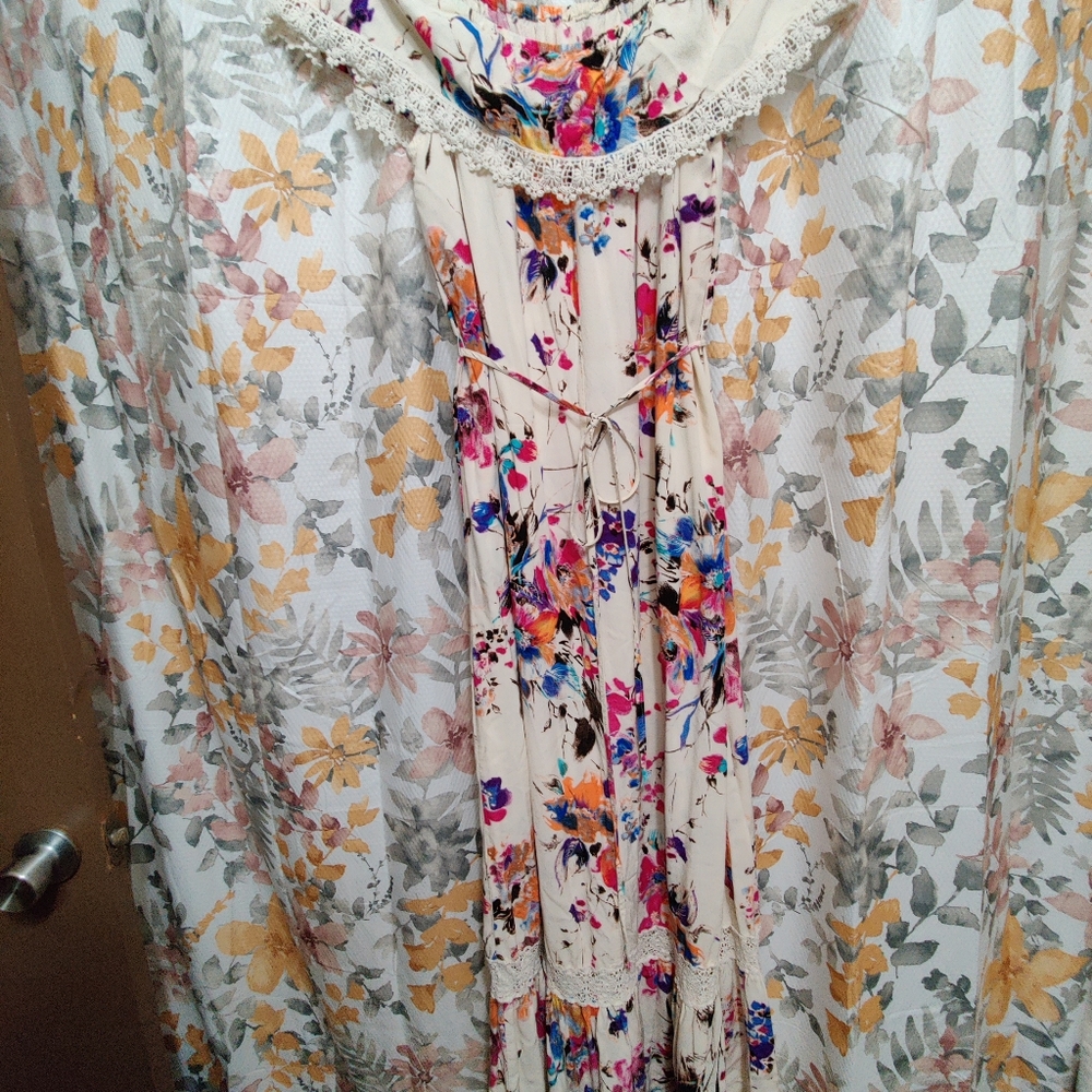 Dress - Picture 2 of 3